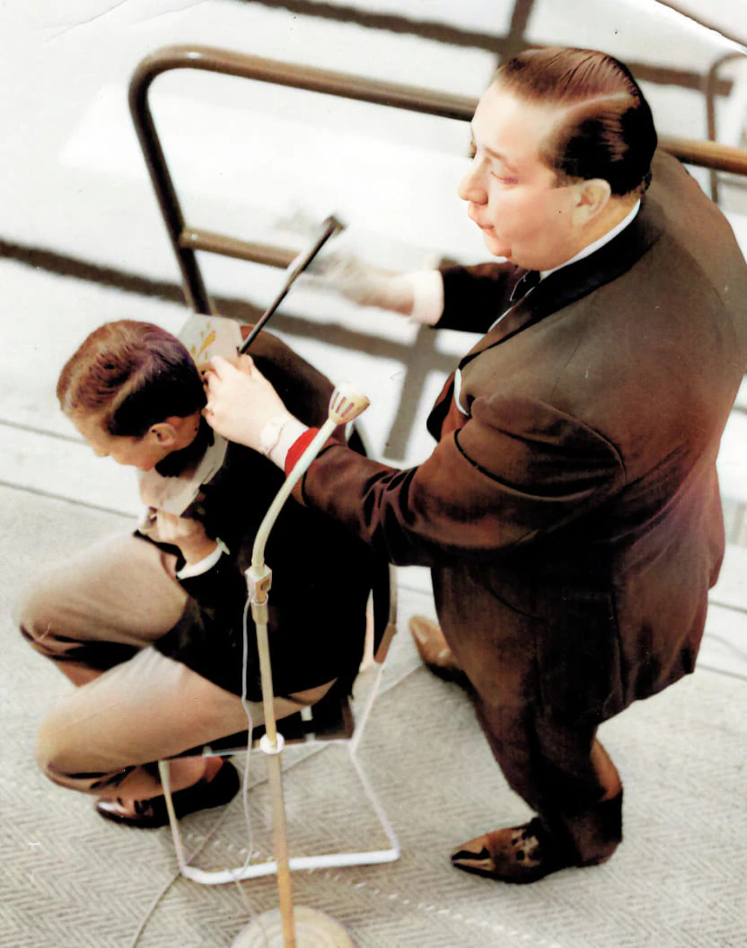 Där hans fru Gulli serverade rekvisita långt från kanten